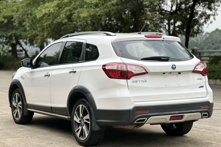 Used Venucia T70X 2016 2.0L CVT SmartFun Sport Edition Exterior 2