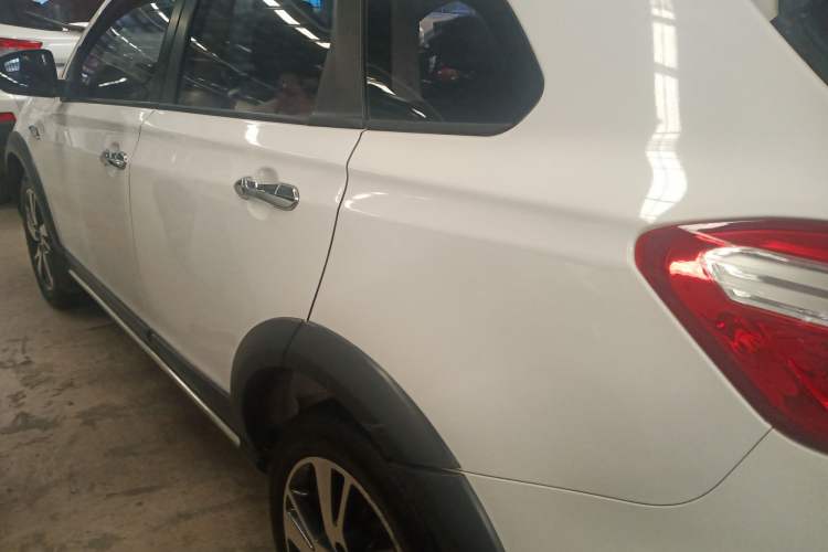 Used Venucia T70X 2016 2.0L CVT SmartFun Sport Edition Exterior 3