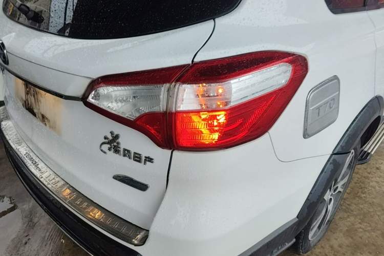 Used Venucia T70X 2016 2.0L CVT Smart Enjoyment Sport Edition Exterior 3
