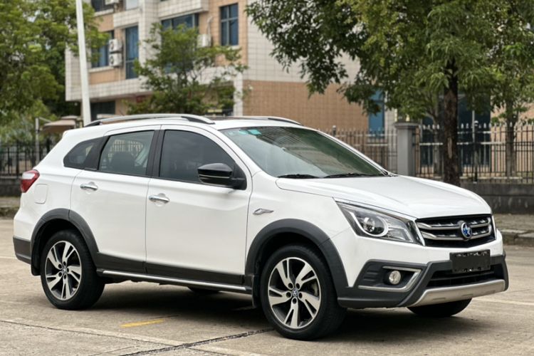 Used Venucia T70X 2016 2.0L CVT SmartFun Sport Edition Exterior 7