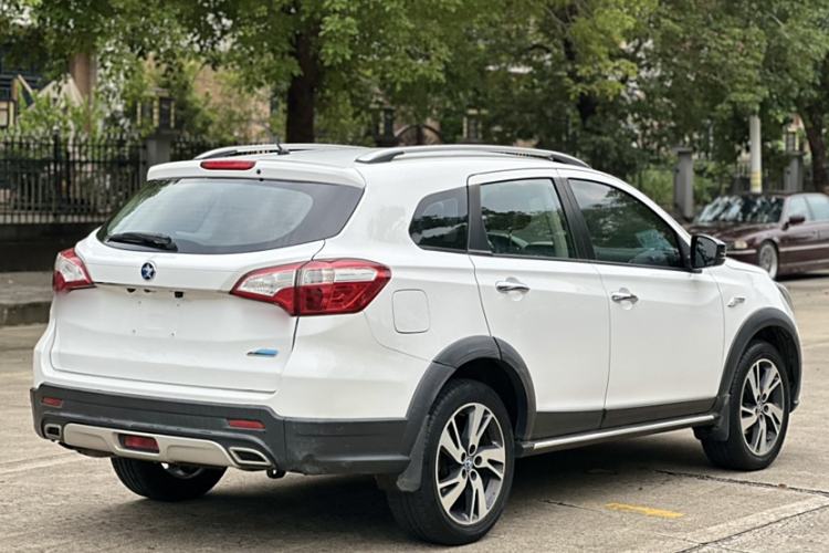 Used Venucia T70X 2016 2.0L CVT SmartFun Sport Edition Exterior 8