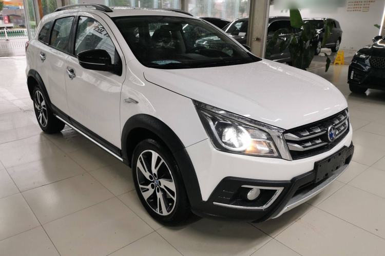 Used Venucia T70X 2016 2.0L CVT SmartFun Sport Edition Front Right 45 Deg