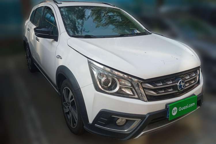 Used Venucia T70X 2016 2.0L CVT SmartFun Sport Edition Front Right 45 Deg