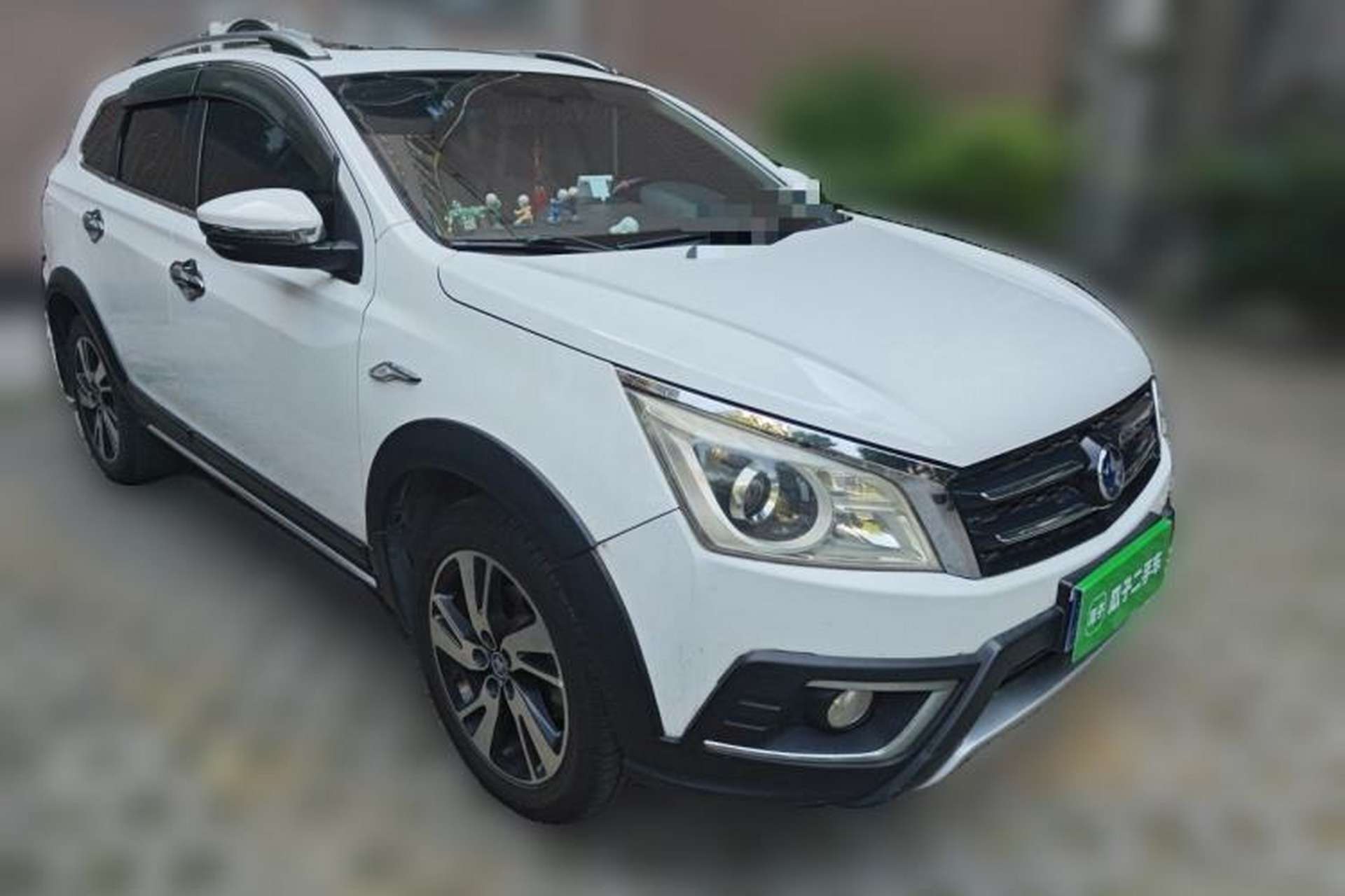 Used Venucia T70X 2016 2.0L CVT SmartFun Sport Edition Front Right 45 Deg