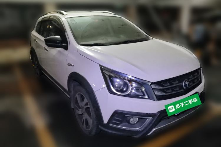 Used Venucia T70X 2016 2.0L CVT SmartFun Sport Edition Front Right 45 Deg