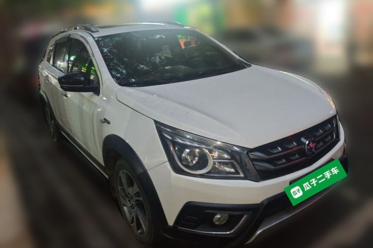 Used Venucia T70X 2016 2.0L CVT SmartFun Sport Edition Front Right 45 Deg