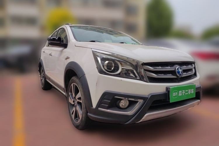 Used Venucia T70X 2016 2.0L CVT SmartFun Sport Edition Front Right 45 Deg