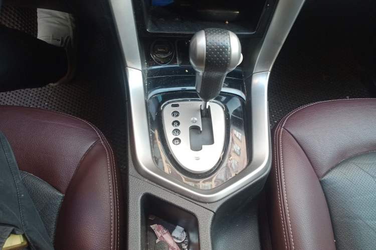 Used Venucia T70X 2016 2.0L CVT SmartFun Sport Edition Gear Lever