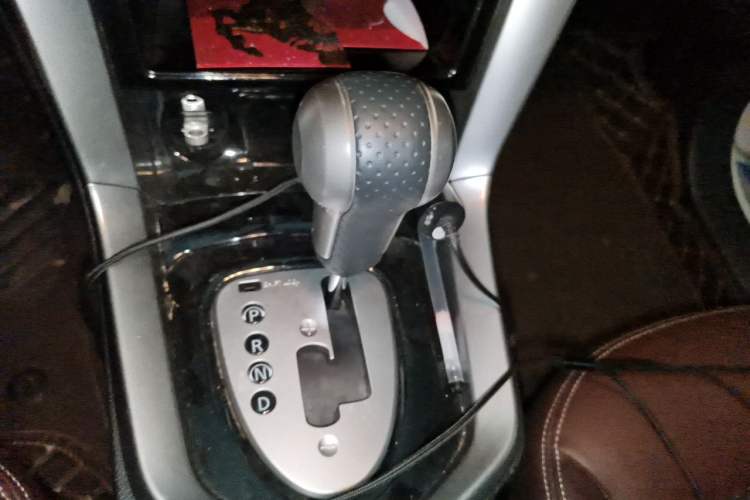 Used Venucia T70X 2016 2.0L CVT SmartFun Sport Edition Gear Lever