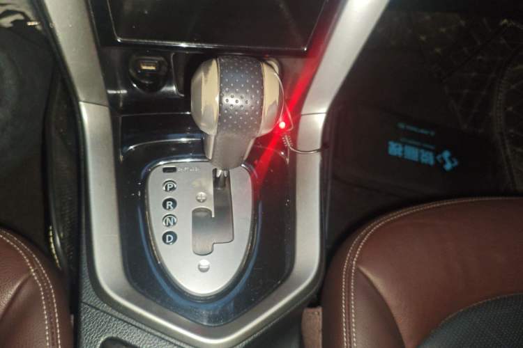 Used Venucia T70X 2016 2.0L CVT SmartFun Sport Edition Gear Lever