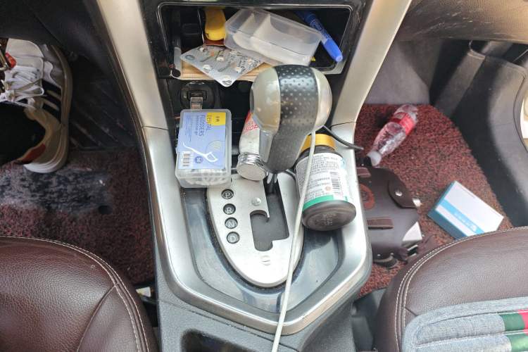 Used Venucia T70X 2016 2.0L CVT SmartFun Sport Edition Gear Lever