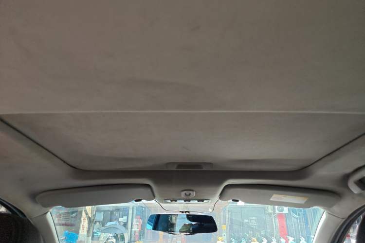 Used Venucia T70X 2016 2.0L CVT SmartFun Sport Edition Headliner