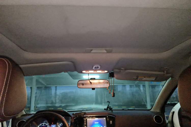Used Venucia T70X 2016 2.0L CVT SmartFun Sport Edition Headliner