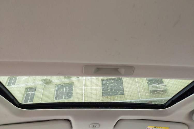 Used Venucia T70X 2016 2.0L CVT SmartFun Sport Edition Headliner