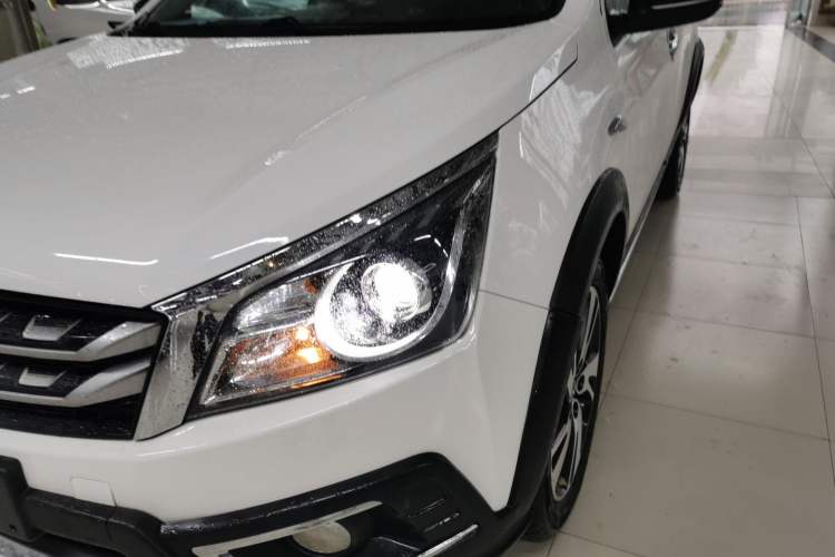 Used Venucia T70X 2016 2.0L CVT SmartFun Sport Edition Left Front Headlight
