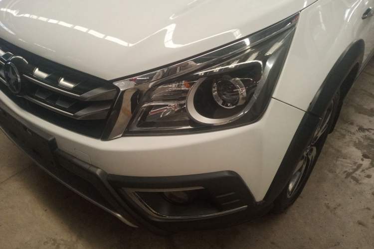 Used Venucia T70X 2016 2.0L CVT SmartFun Sport Edition Left Front Headlight