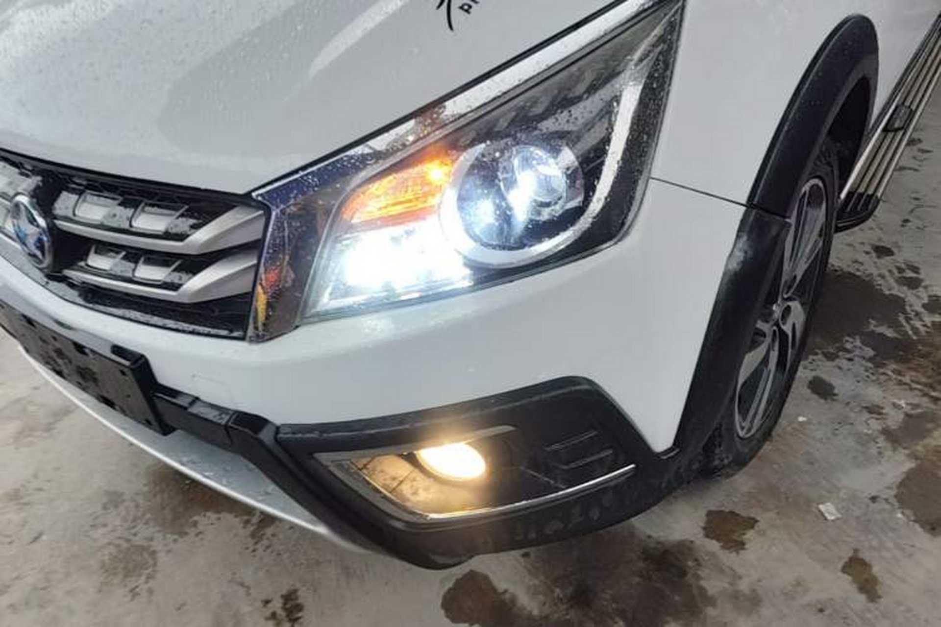 Used Venucia T70X 2016 2.0L CVT Smart Enjoyment Sport Edition Left Front Headlight