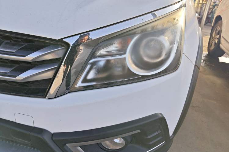 Used Venucia T70X 2016 2.0L CVT SmartFun Sport Edition Left Front Headlight