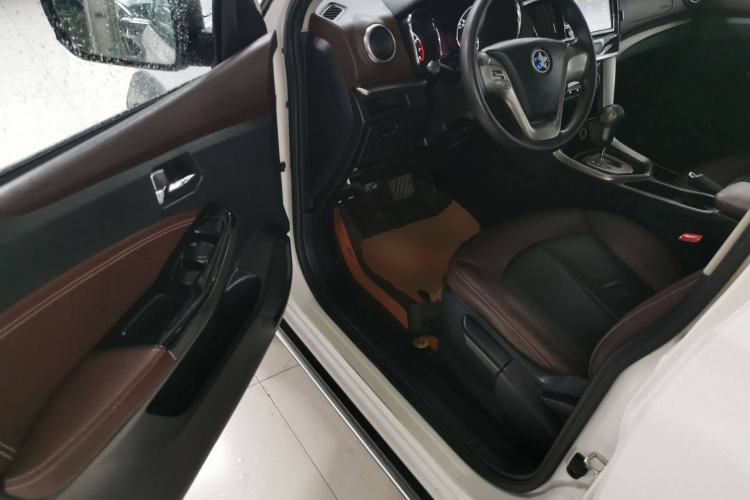 Used Venucia T70X 2016 2.0L CVT SmartFun Sport Edition Left Front Seat