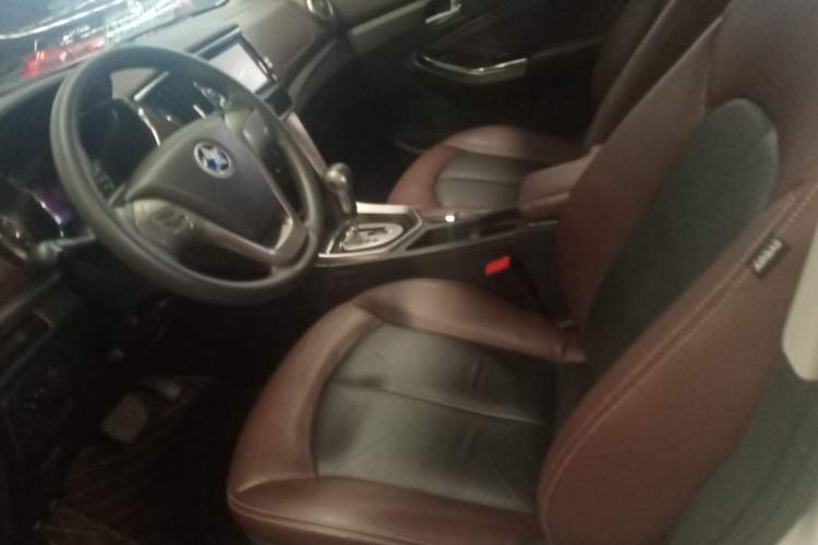 Used Venucia T70X 2016 2.0L CVT SmartFun Sport Edition Left Front Seat