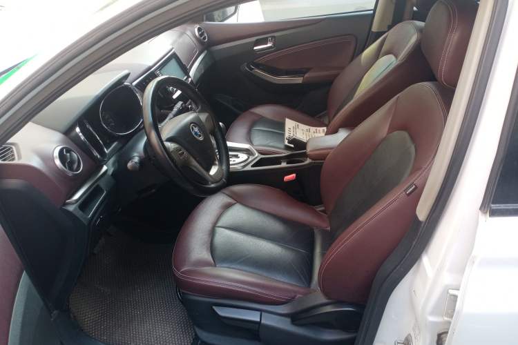Used Venucia T70X 2016 2.0L CVT SmartFun Sport Edition Left Front Seat
