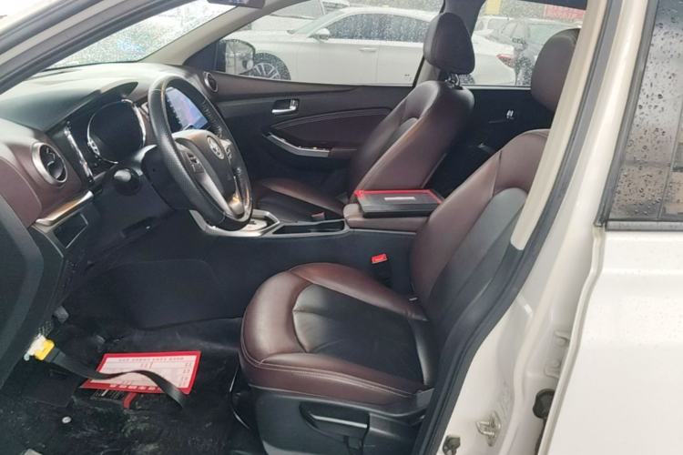 Used Venucia T70X 2016 2.0L CVT Smart Enjoyment Sport Edition Left Front Seat
