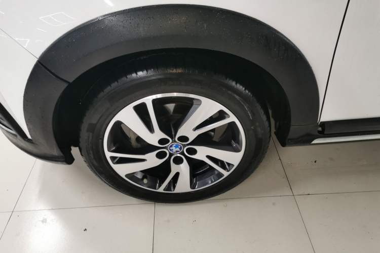 Used Venucia T70X 2016 2.0L CVT SmartFun Sport Edition Left Front Wheel Hub