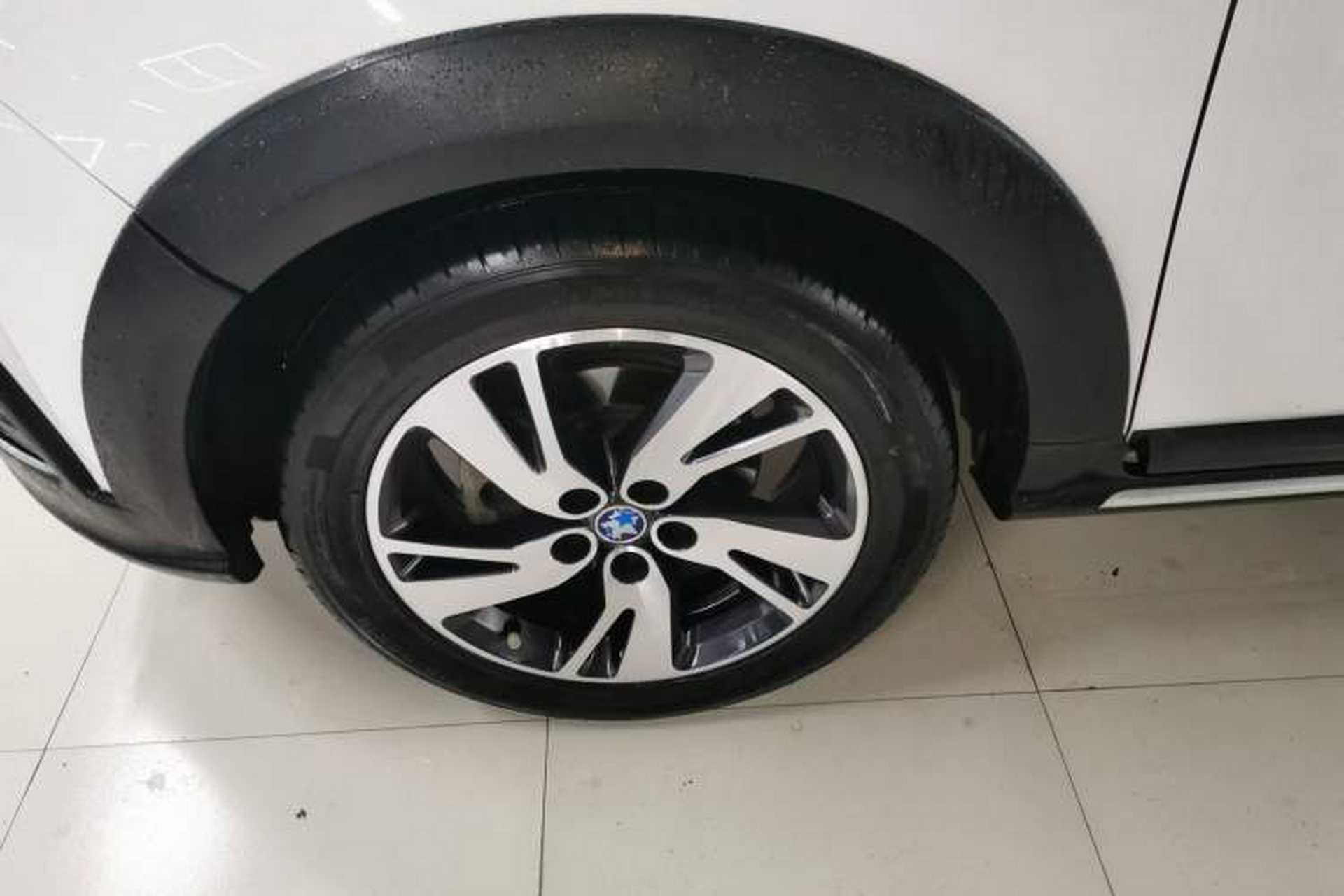 Used Venucia T70X 2016 2.0L CVT SmartFun Sport Edition Left Front Wheel Hub
