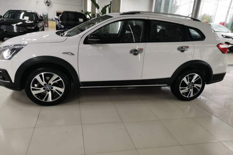 Used Venucia T70X 2016 2.0L CVT SmartFun Sport Edition Left Side