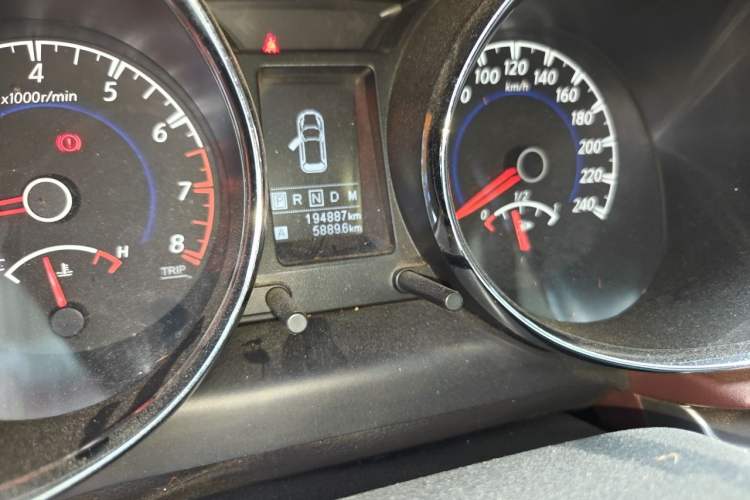 Used Venucia T70X 2016 2.0L CVT SmartFun Sport Edition Odometer Close Up
