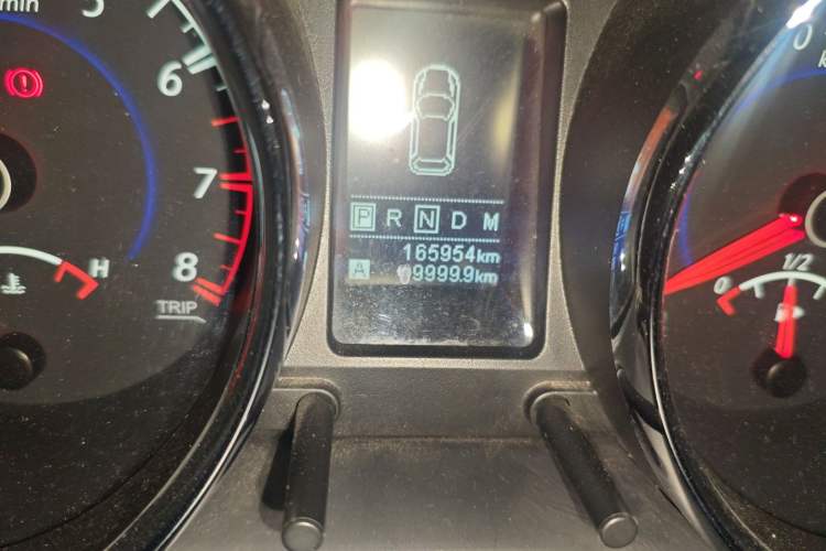 Used Venucia T70X 2016 2.0L CVT SmartFun Sport Edition Odometer Close Up
