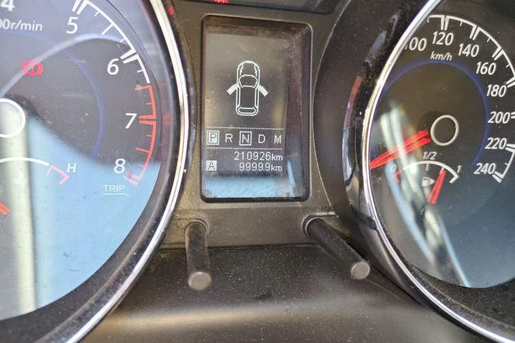 Used Venucia T70X 2016 2.0L CVT SmartFun Sport Edition Odometer Close Up