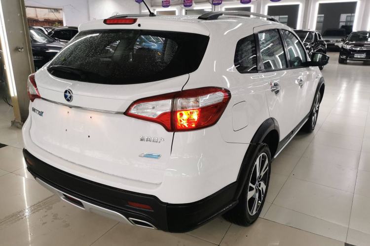 Used Venucia T70X 2016 2.0L CVT SmartFun Sport Edition Rear Right 45 Deg