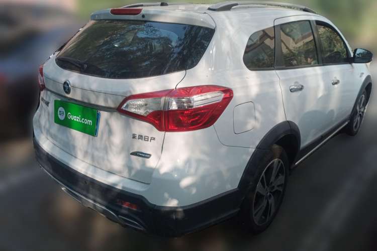Used Venucia T70X 2016 2.0L CVT SmartFun Sport Edition Rear Right 45 Deg