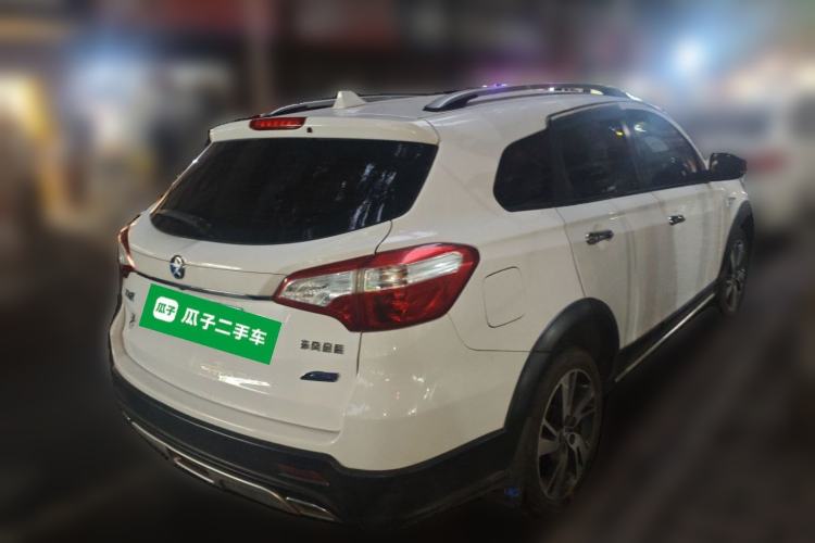 Used Venucia T70X 2016 2.0L CVT SmartFun Sport Edition Rear Right 45 Deg