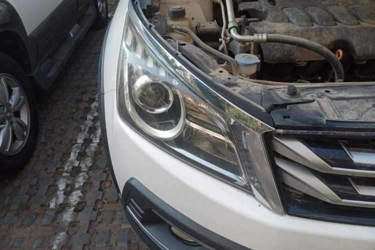 Used Venucia T70X 2016 2.0L CVT SmartFun Sport Edition Right Front Headlight