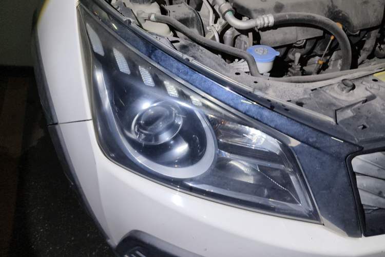 Used Venucia T70X 2016 2.0L CVT SmartFun Sport Edition Right Front Headlight