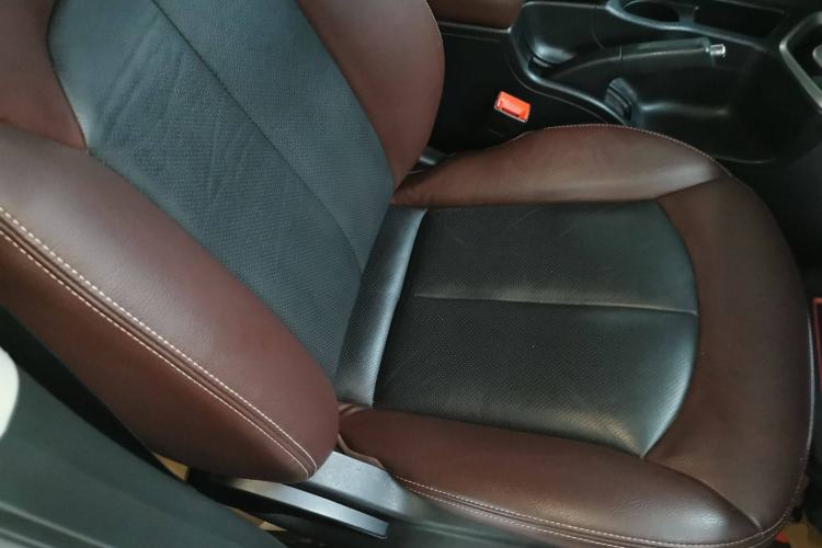 Used Venucia T70X 2016 2.0L CVT SmartFun Sport Edition Right Front Seat