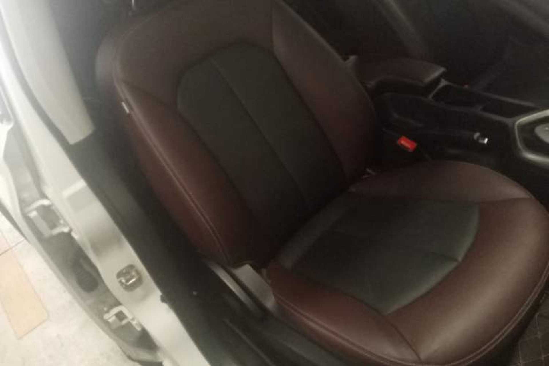 Used Venucia T70X 2016 2.0L CVT SmartFun Sport Edition Right Front Seat