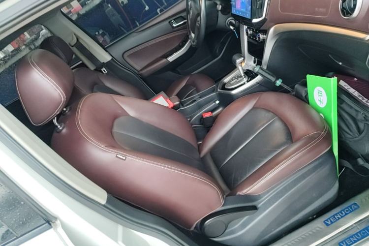 Used Venucia T70X 2016 2.0L CVT Smart Enjoyment Sport Edition Right Front Seat