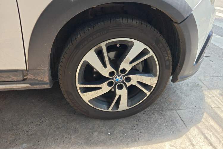 Used Venucia T70X 2016 2.0L CVT SmartFun Sport Edition Right Front Wheel Hub
