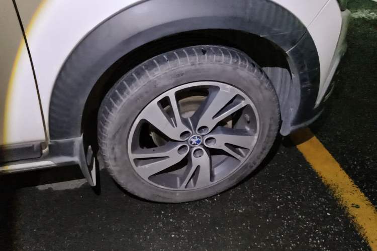 Used Venucia T70X 2016 2.0L CVT SmartFun Sport Edition Right Front Wheel Hub