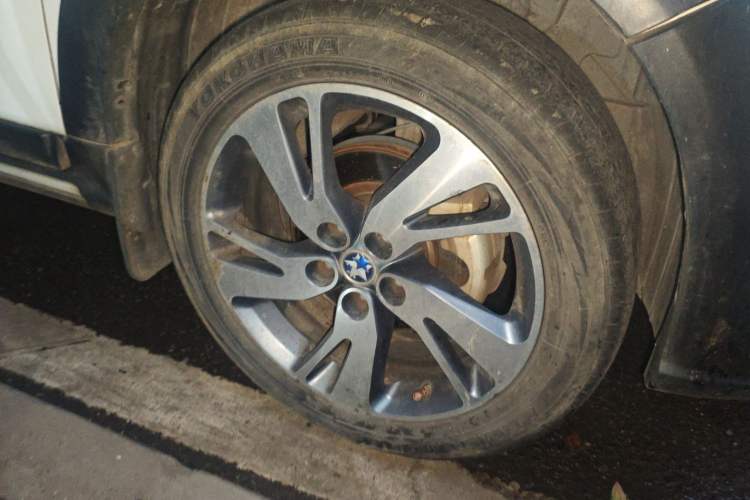 Used Venucia T70X 2016 2.0L CVT SmartFun Sport Edition Right Front Wheel Hub