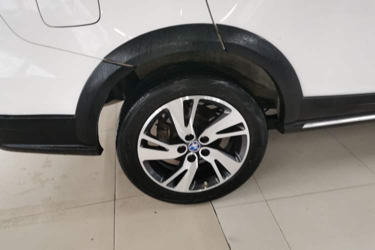 Used Venucia T70X 2016 2.0L CVT SmartFun Sport Edition Right Rear Wheel Hub