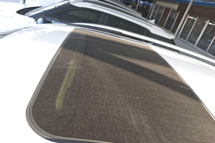 Used Venucia T70X 2016 2.0L CVT SmartFun Sport Edition Roof