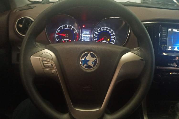 Used Venucia T70X 2016 2.0L CVT SmartFun Sport Edition Steering Wheel