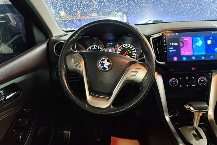 Used Venucia T70X 2016 2.0L CVT Smart Enjoyment Sport Edition Steering Wheel