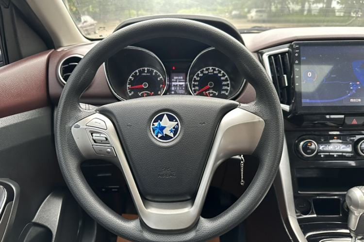 Used Venucia T70X 2016 2.0L CVT SmartFun Sport Edition Steering Wheel