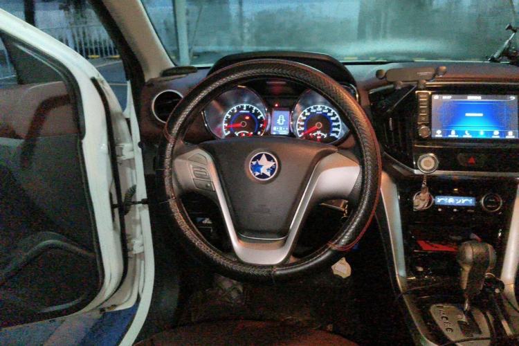 Used Venucia T70X 2016 2.0L CVT SmartFun Sport Edition Steering Wheel