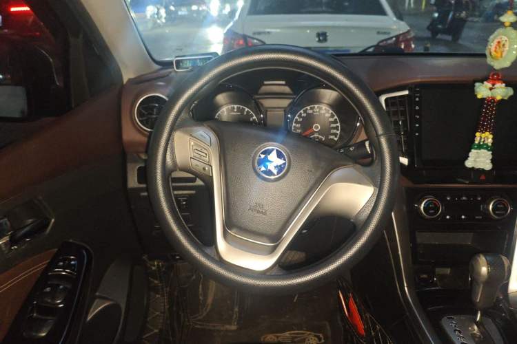 Used Venucia T70X 2016 2.0L CVT SmartFun Sport Edition Steering Wheel